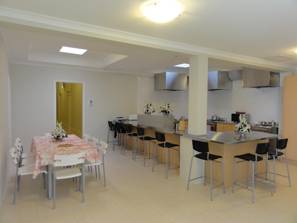 Perth 178 Backpackers Hostel ภายนอก รูปภาพ